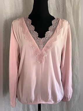 Express Light Pink Lace V-Neck Long Sleeve Top